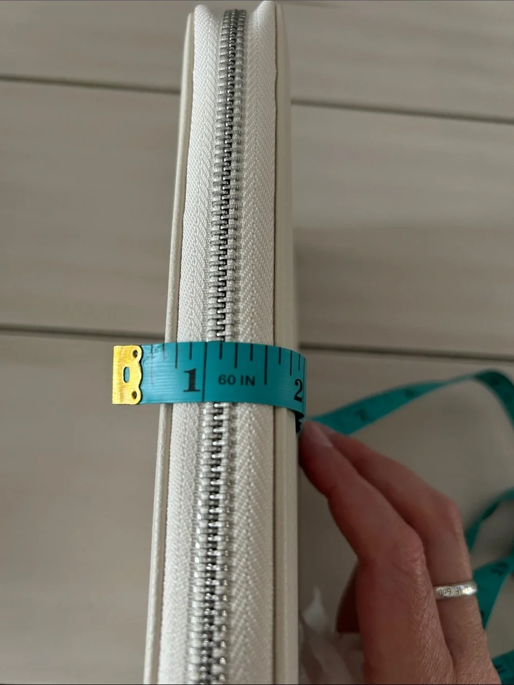 Classic Zip Around Pebbled Binder - Cream